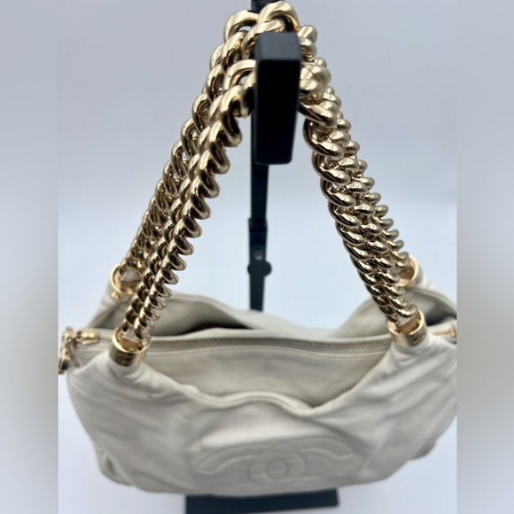 Chanel Rodeo Drive Hobo - Picture 4 of 14